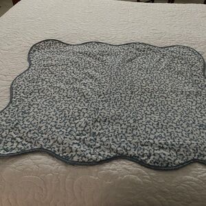 Croscill Vintage 4 pillow shams & 2 homemade pillows in filigree blue pattern